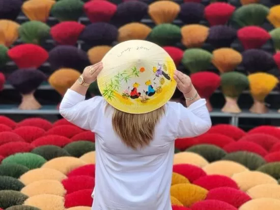 世界遺産チャンアン＋古都ホアルー＋クアン・フー・カウ線香村観光ツアー洞窟でのボート探検で＜昼食／日本語ガイド／ハノイ発 世界遺産チャンアン＋線香村