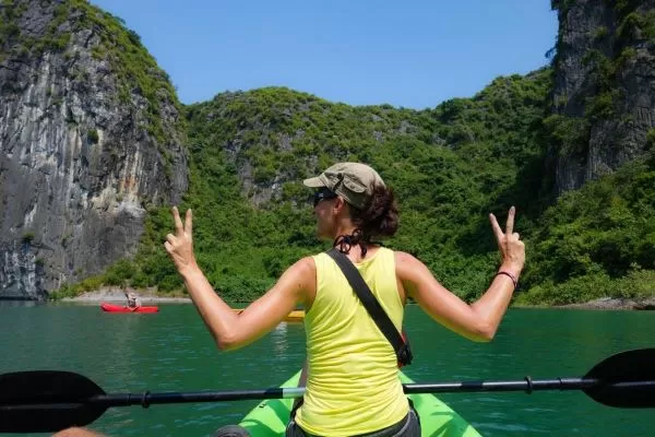 ハロン湾クルーズツアーが2026年世界トップクラスの旅行体験に選出・日本語ガイド付き