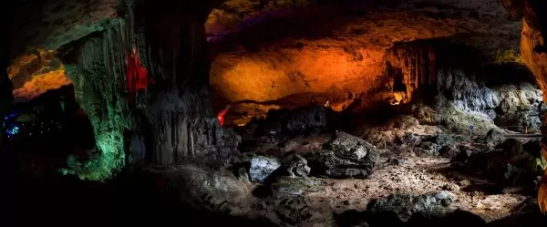 ハロン湾クルーズツアーが2026年世界トップクラスの旅行体験に選出・日本語ガイド付き