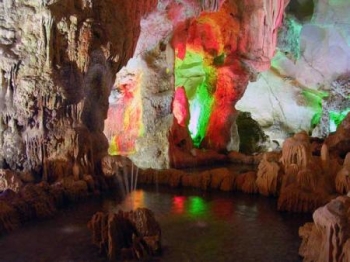 ハロン湾ツアーのチンヌ洞窟とチョン洞窟、Trinh Nu洞窟とTrong洞窟、ハロン湾のロマンチック洞窟、ハロン湾観光情報